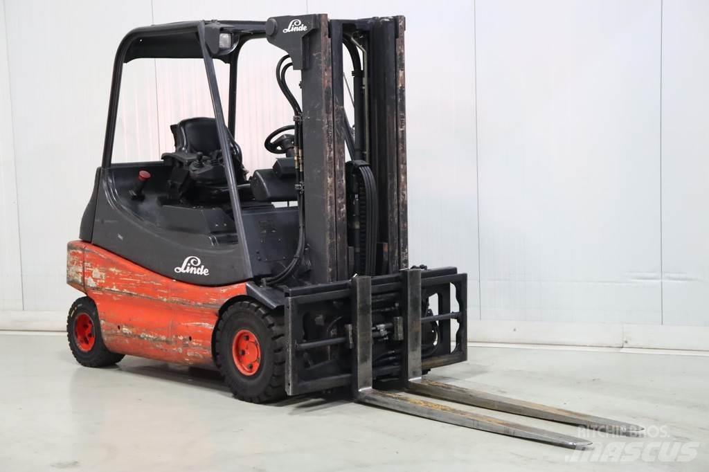 Linde E30-02 电动叉车