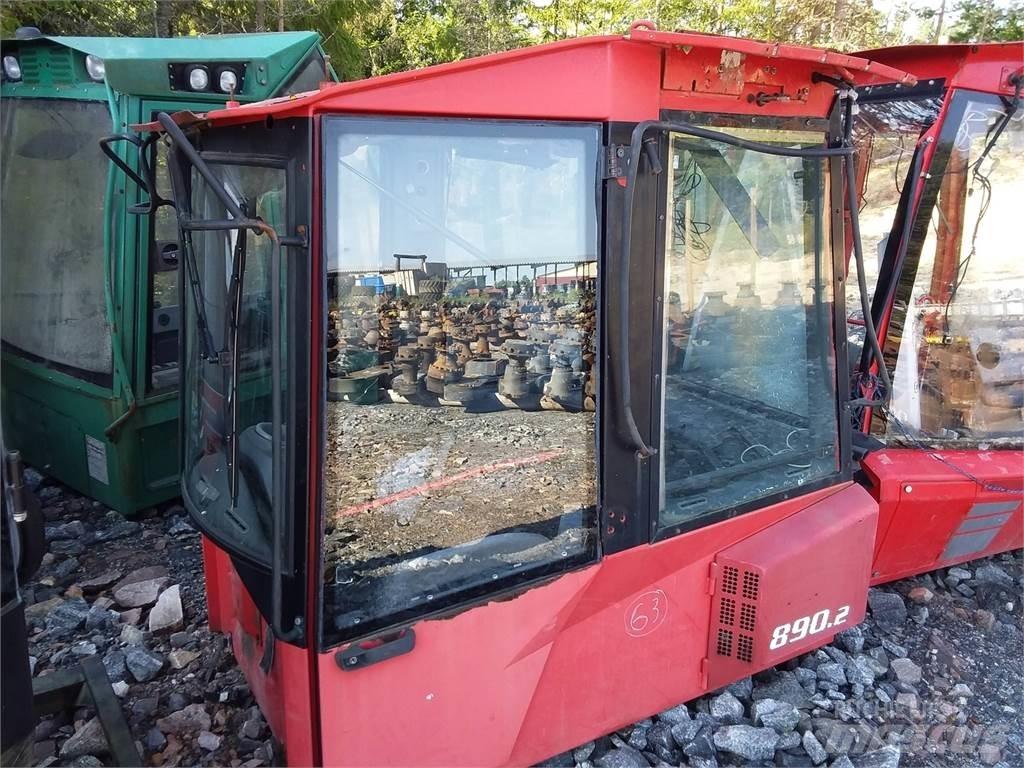Valmet 890.2 驾驶室与内部
