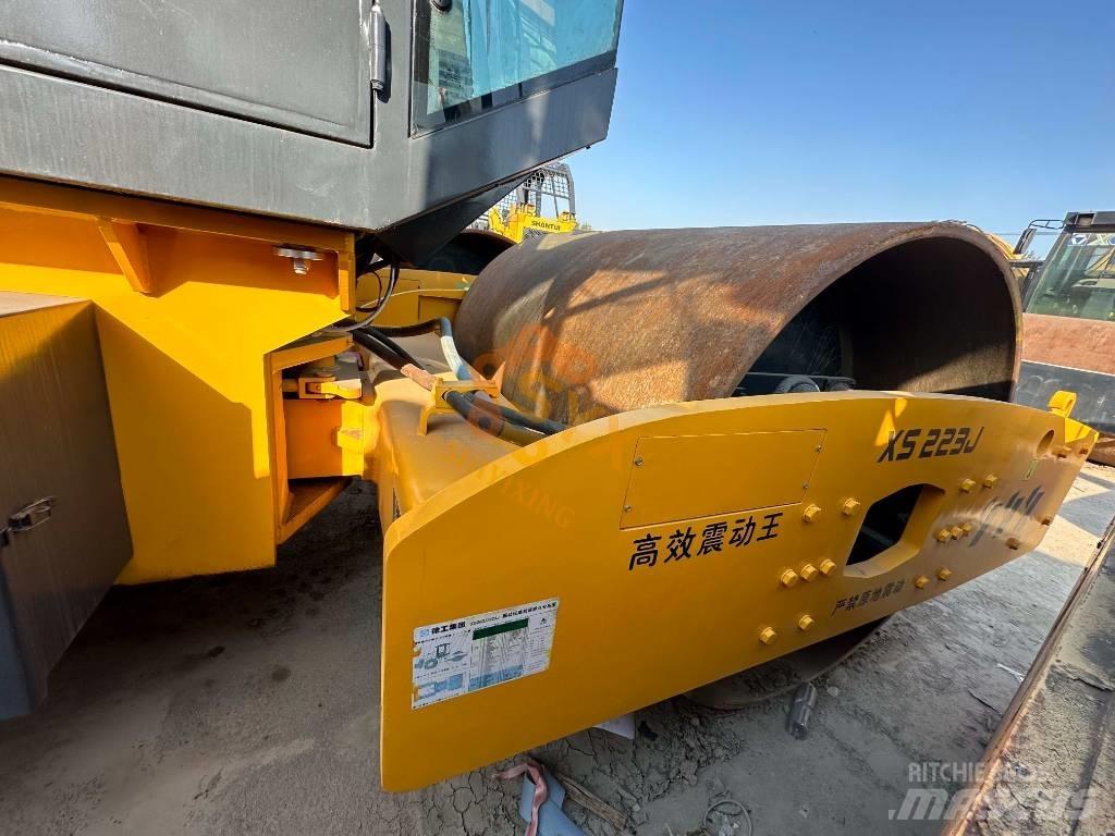 XCMG XS 233J 单轮压路机