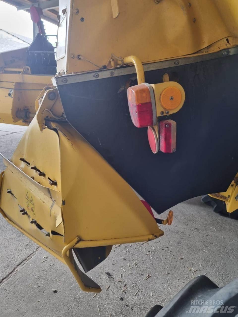 New Holland TF 76 联合收割机