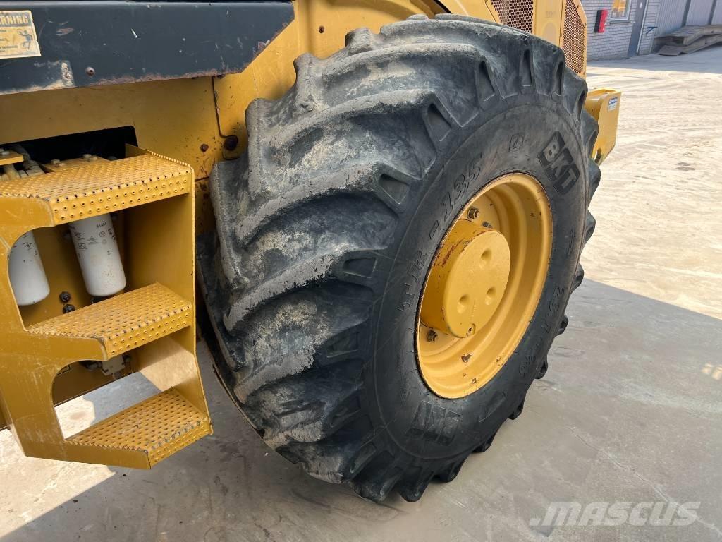 CAT CP76 单轮压路机