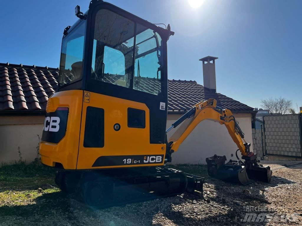 JCB 19 C-1 小型挖掘机
