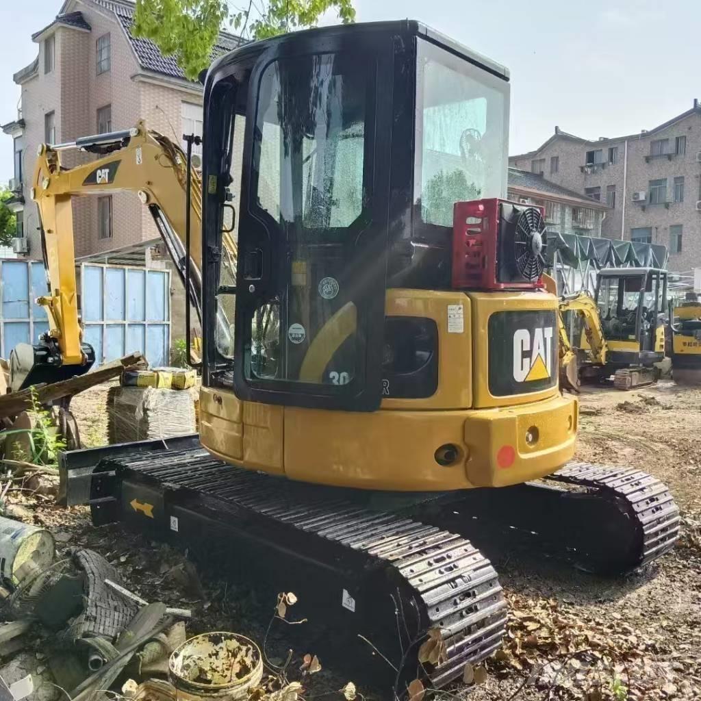 CAT 304CR 小型挖掘机