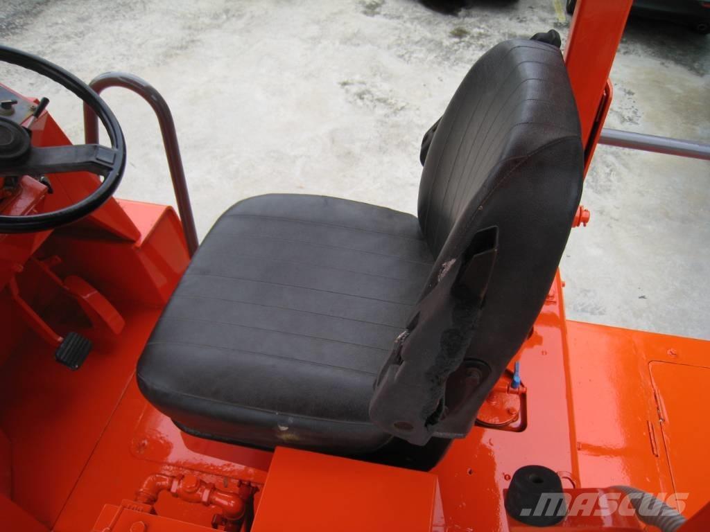 Sakai TZ 701 胶轮压路机