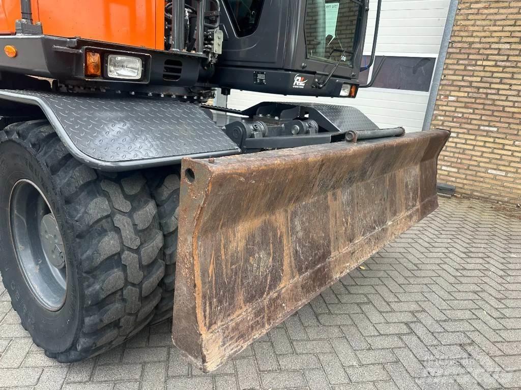 Doosan DX140W-5 轮式挖掘机