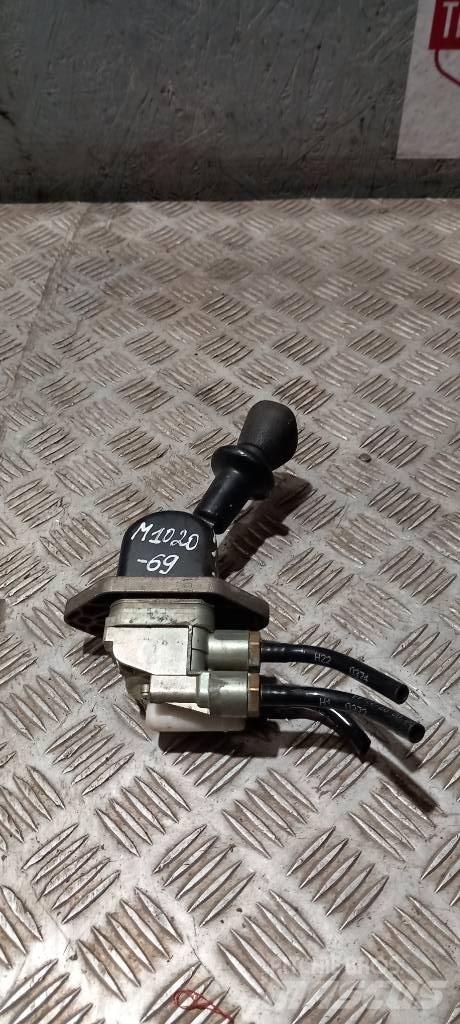 MAN TGA  81523156171 驾驶室与内部