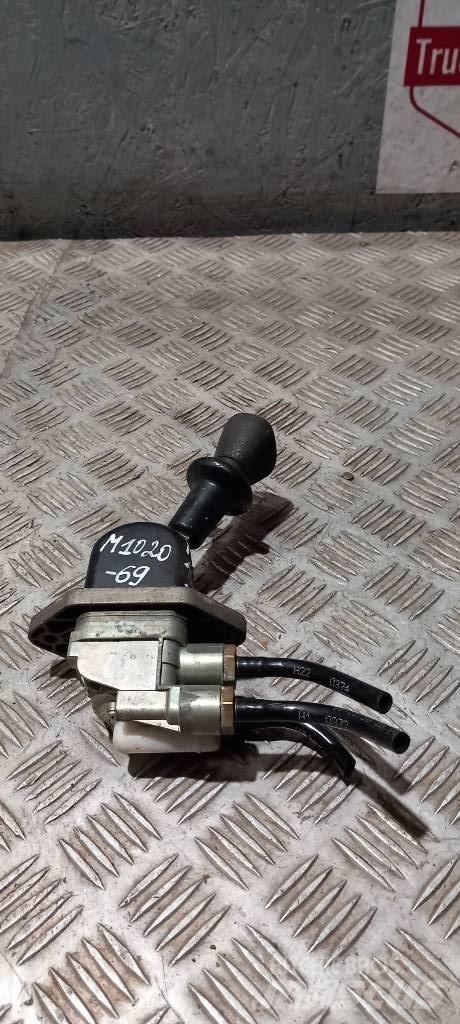 MAN TGA  81523156171 驾驶室与内部