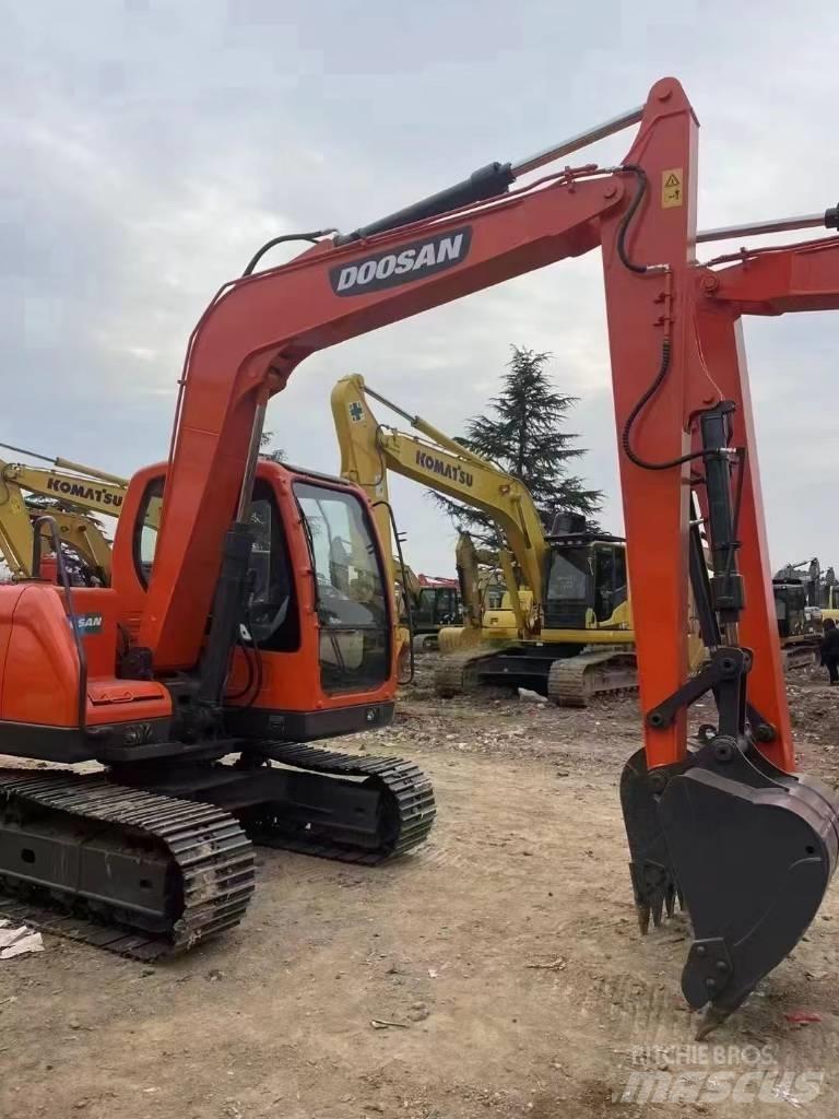 Doosan DX 80 中型挖掘机