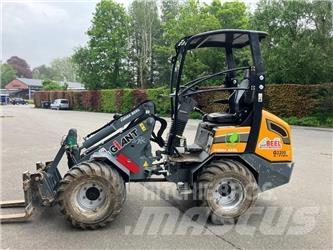 GiANT G2200E 滑移装载机