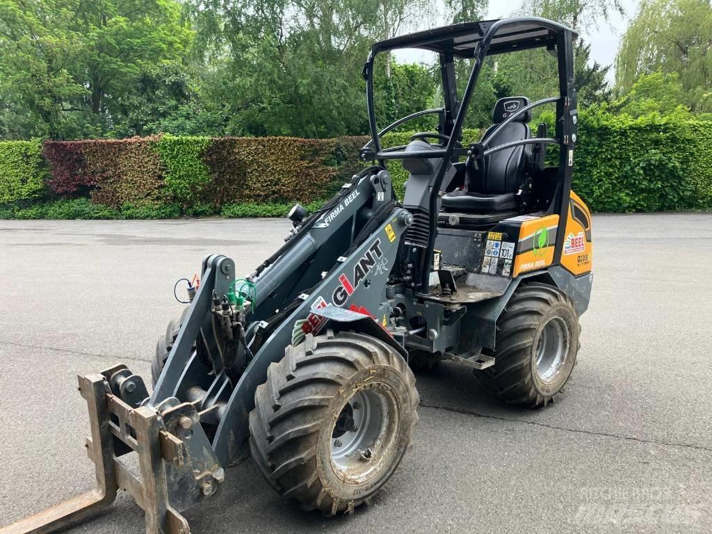 GiANT G2200E 滑移装载机