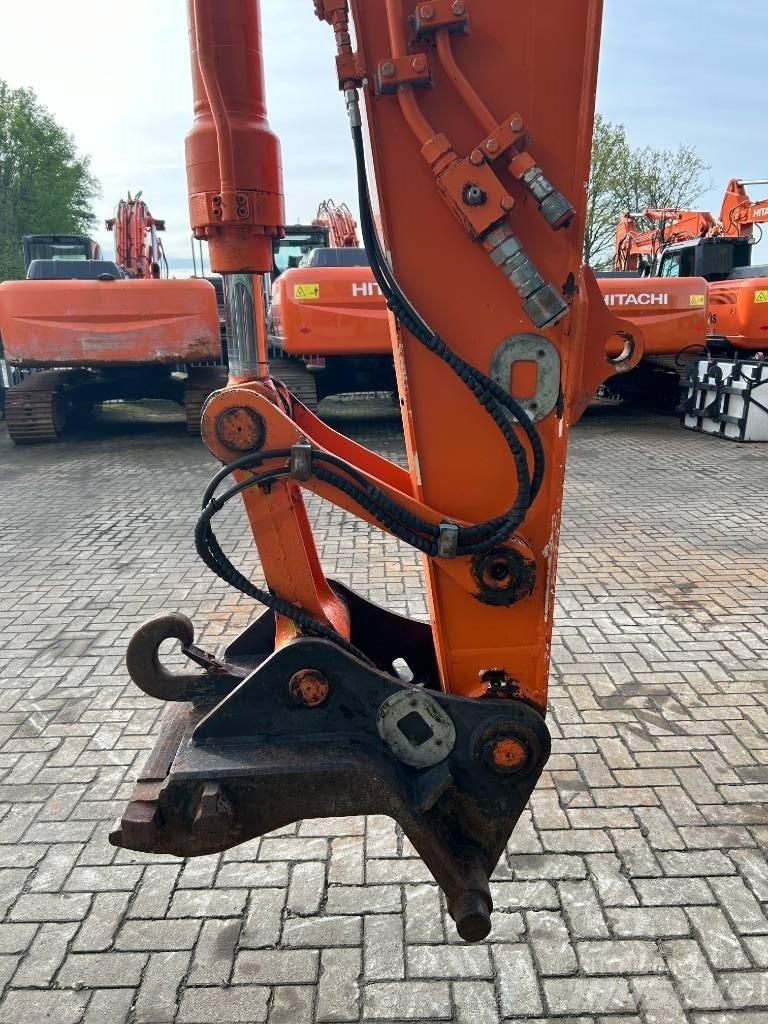 Hitachi ZX 140 W-3 轮式挖掘机