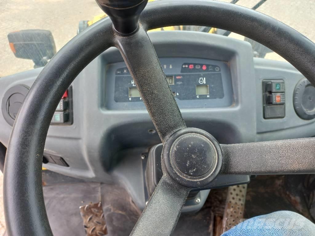 Komatsu WA 80-6 轮式装载机