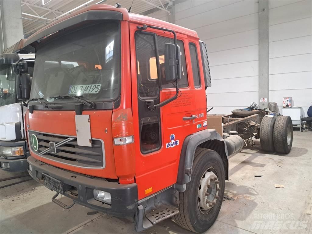 Volvo FL6 220 牵引车