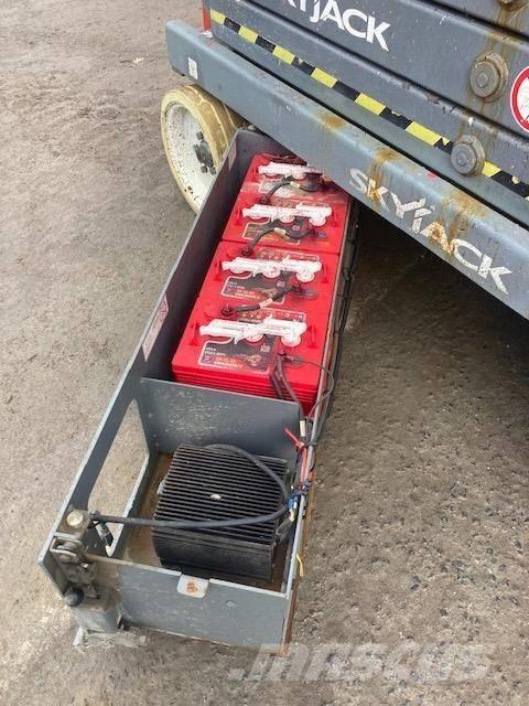 SkyJack SJ III 3226 剪叉式升降机