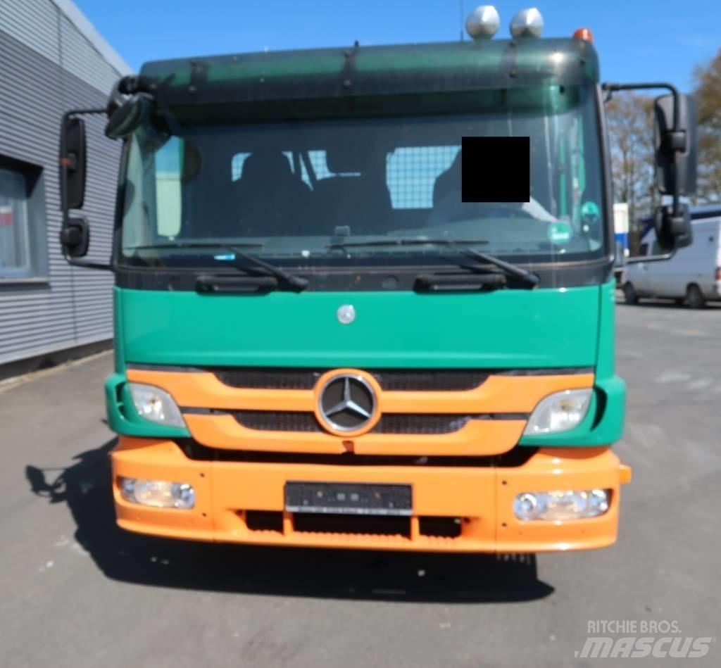 Mercedes-Benz 822 L 皮卡车