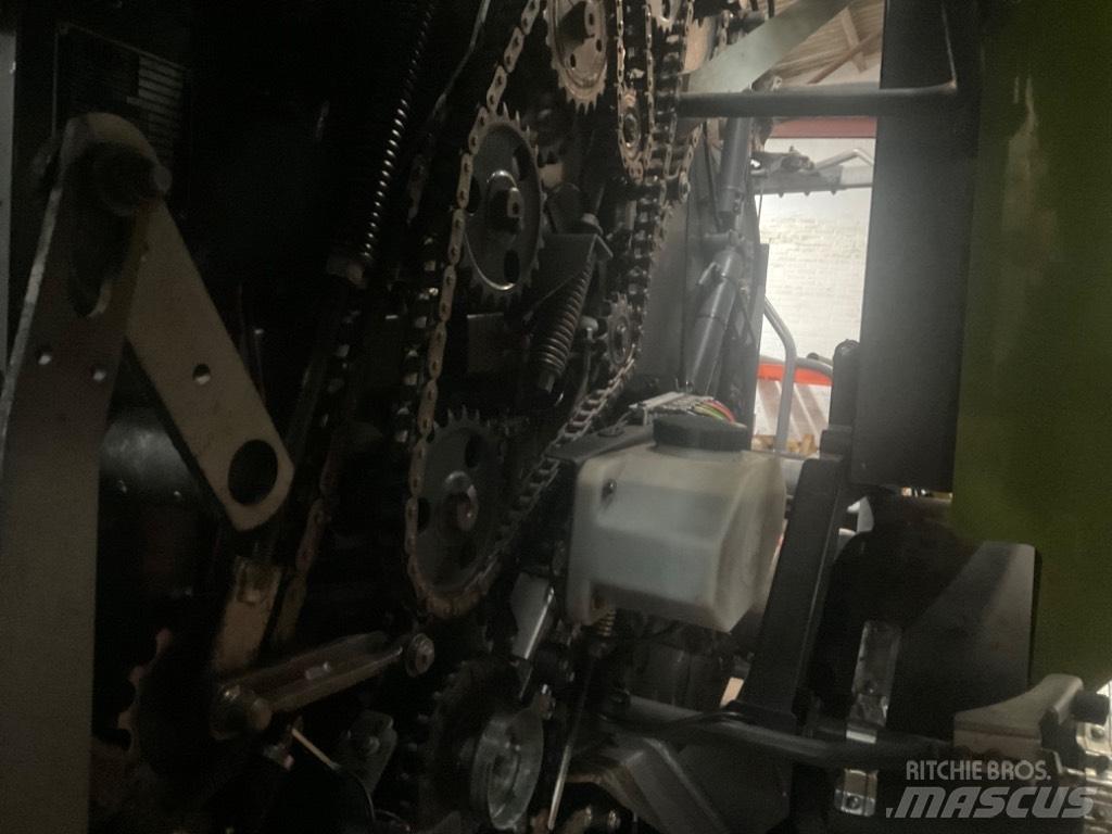 CLAAS Uniwrap 455 圆捆打捆机