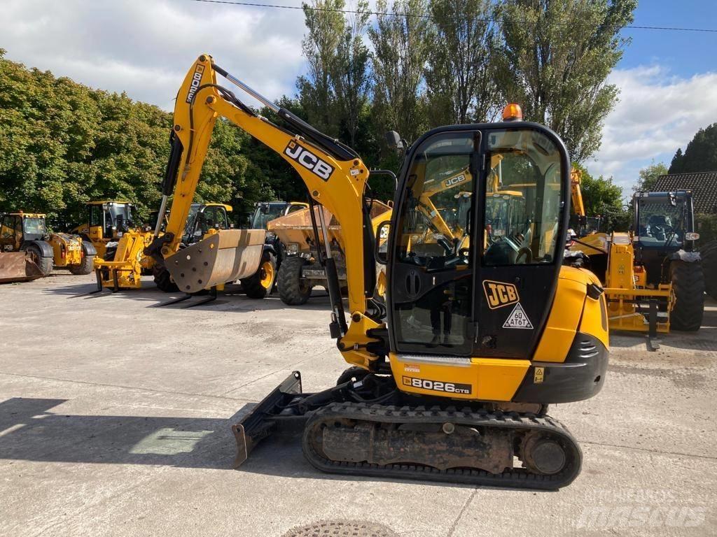 JCB 8026 CTS 小型挖掘机