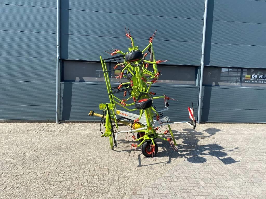 CLAAS Volto 900 犁耙和摊草机