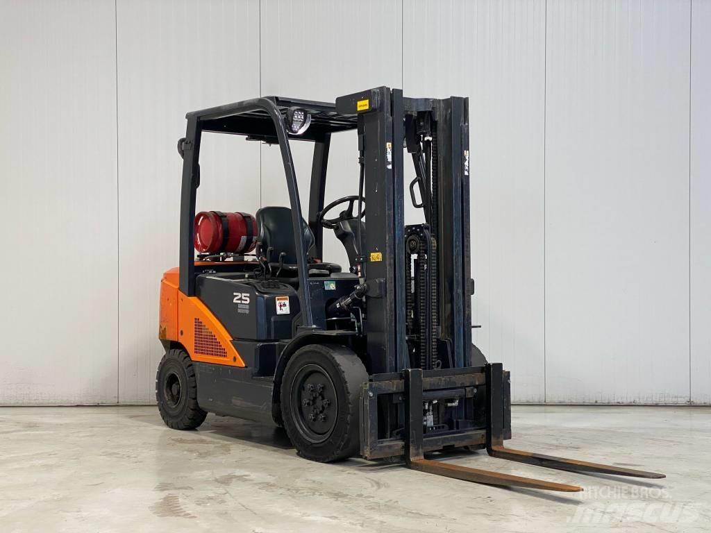 Doosan G25N-7 天然气叉车