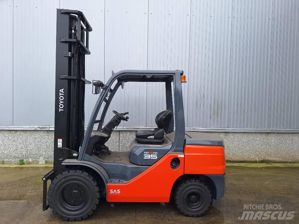 Toyota 52-2 FD JF 35 柴油叉车