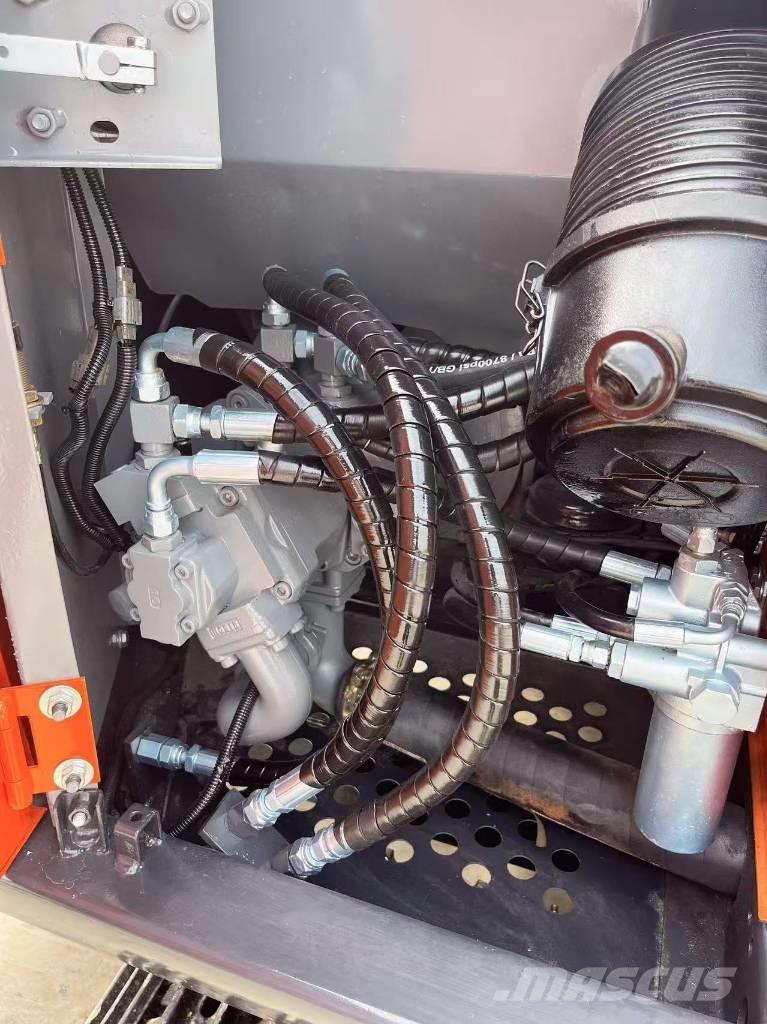 Hitachi ZX 70 中型挖掘机