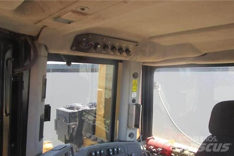 CAT D9T 履带式推土机