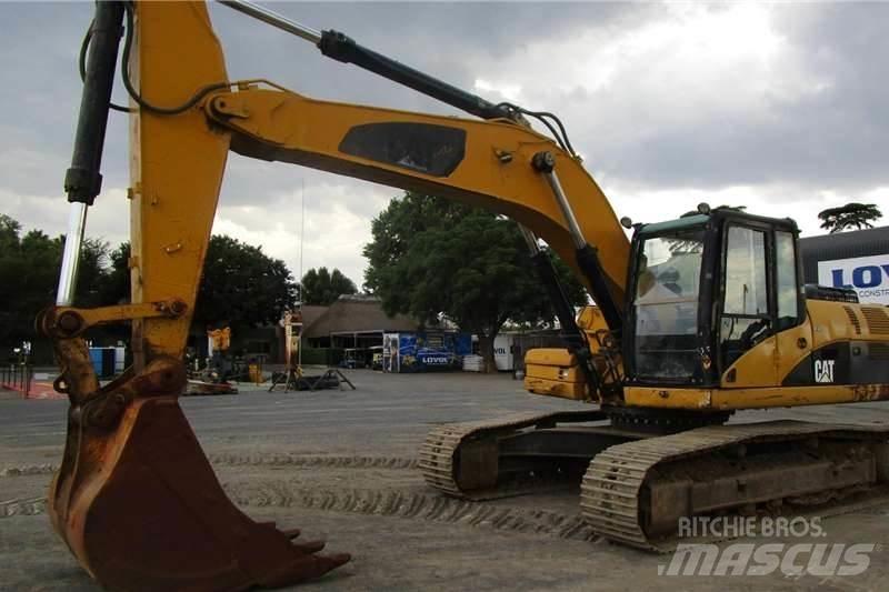 CAT 324D 小型挖掘机