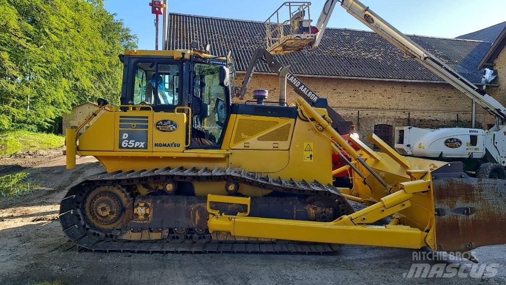 Komatsu D65PX-17 履带式推土机
