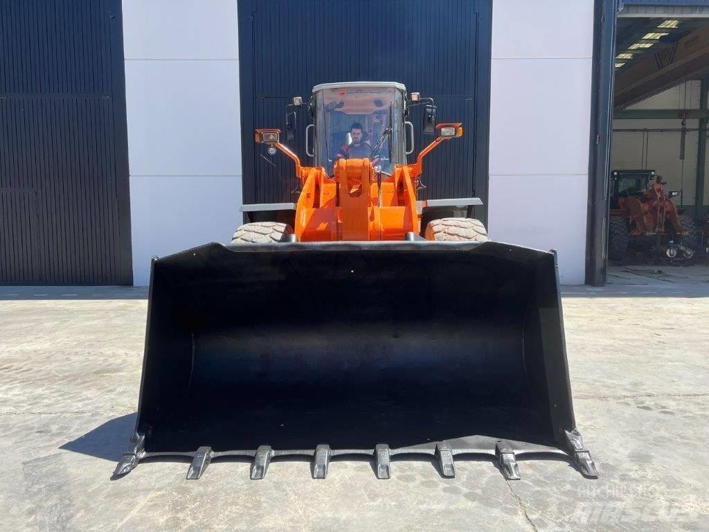 Hitachi LX 210 E 轮式装载机