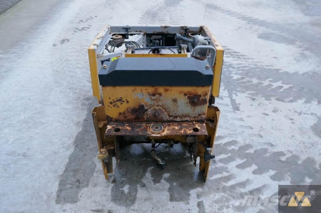 CAT 220-2800 驾驶室与内部