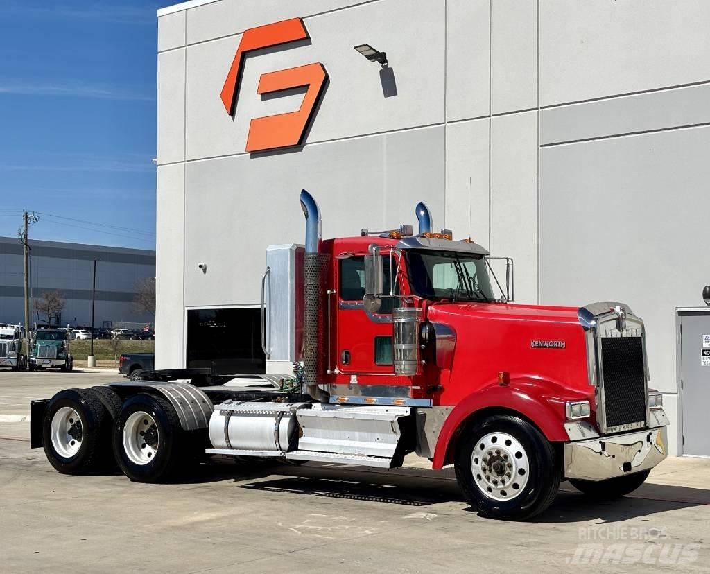 Kenworth W 900 牵引车