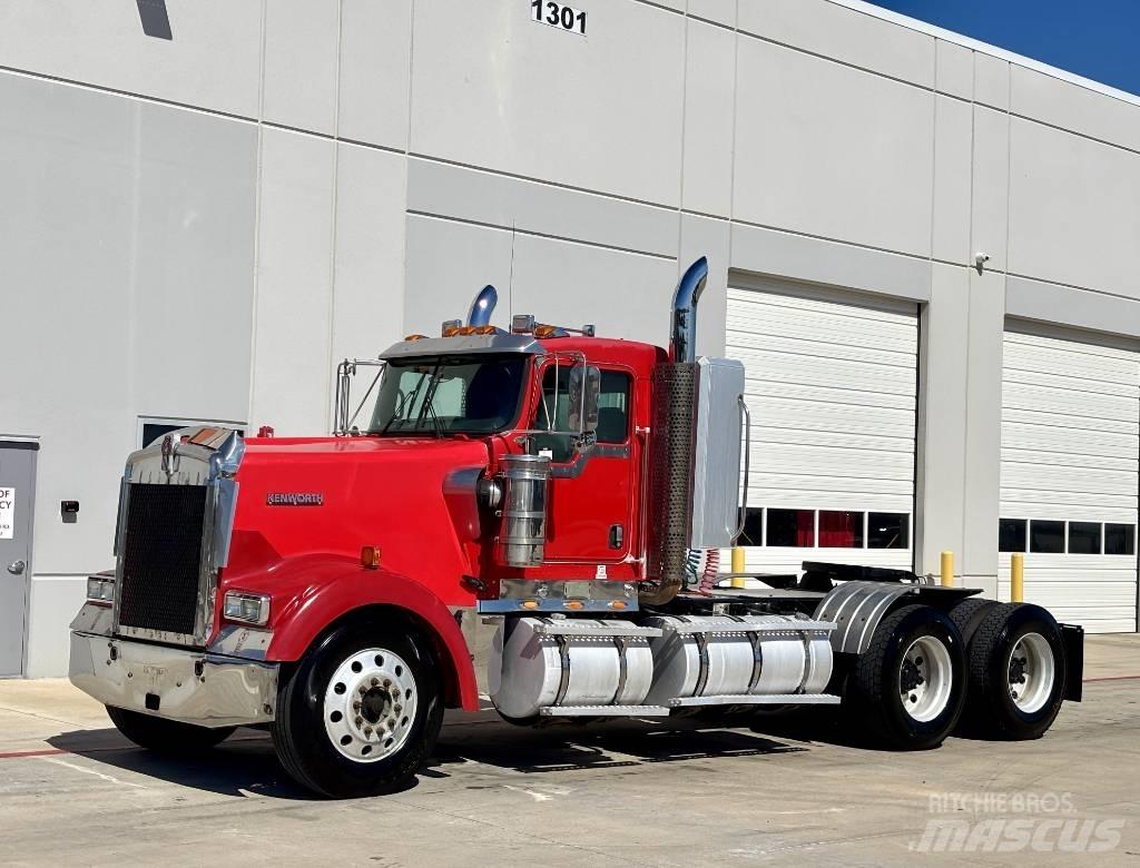 Kenworth W 900 牵引车