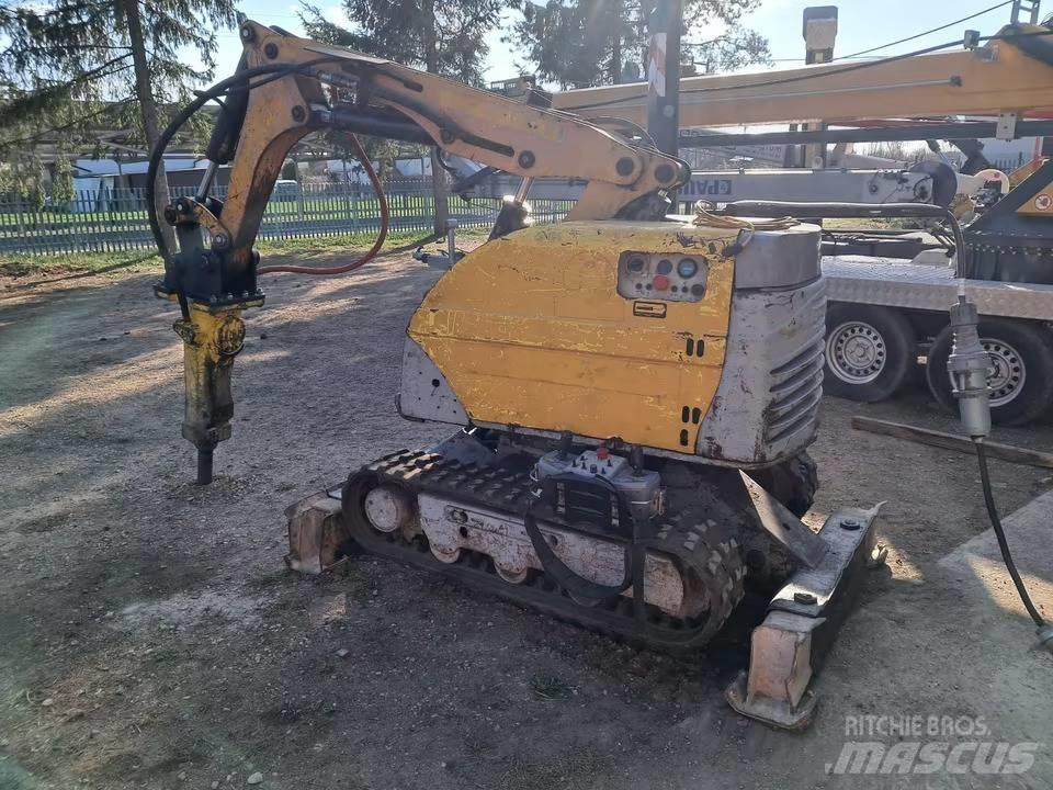 Brokk 180 小型挖掘机
