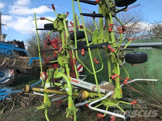 CLAAS Volto 900 犁耙和摊草机