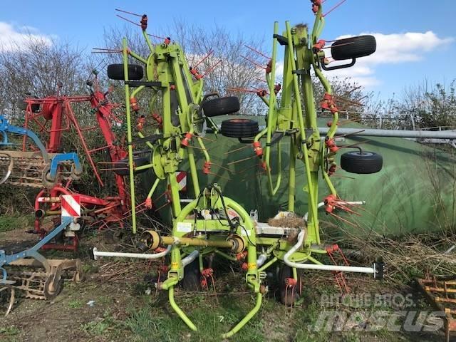 CLAAS Volto 900 犁耙和摊草机