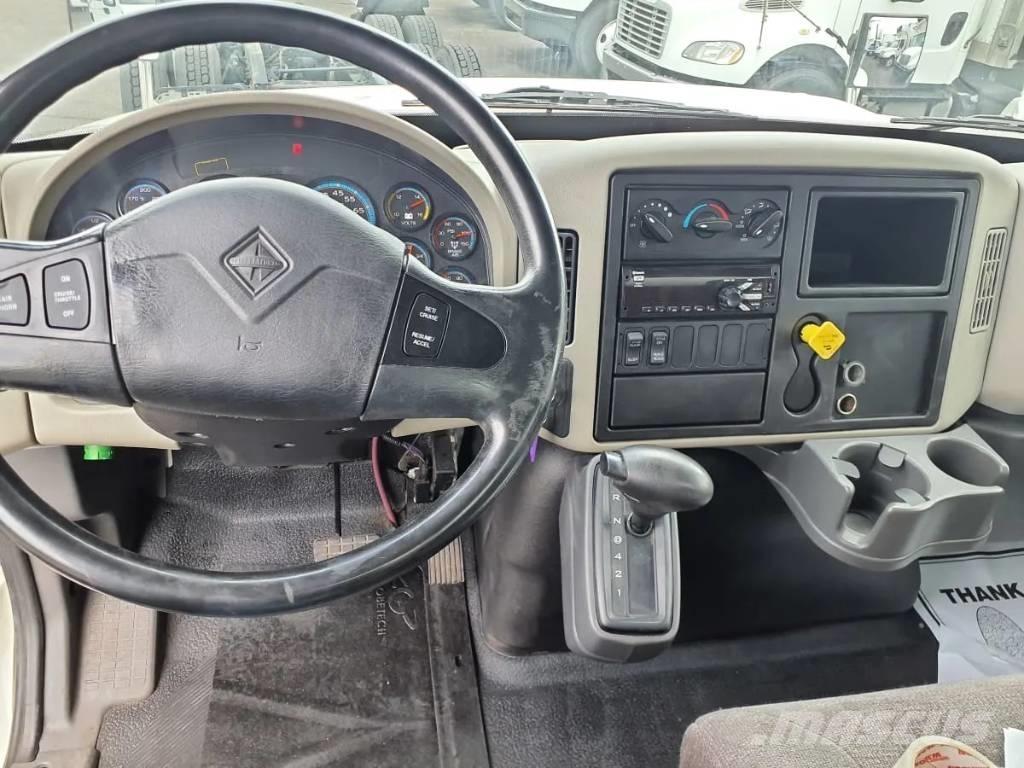 International 4300 饮料运输车