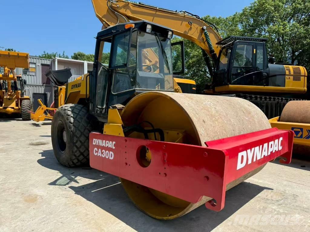Dynapac CA 30 D 单轮压路机