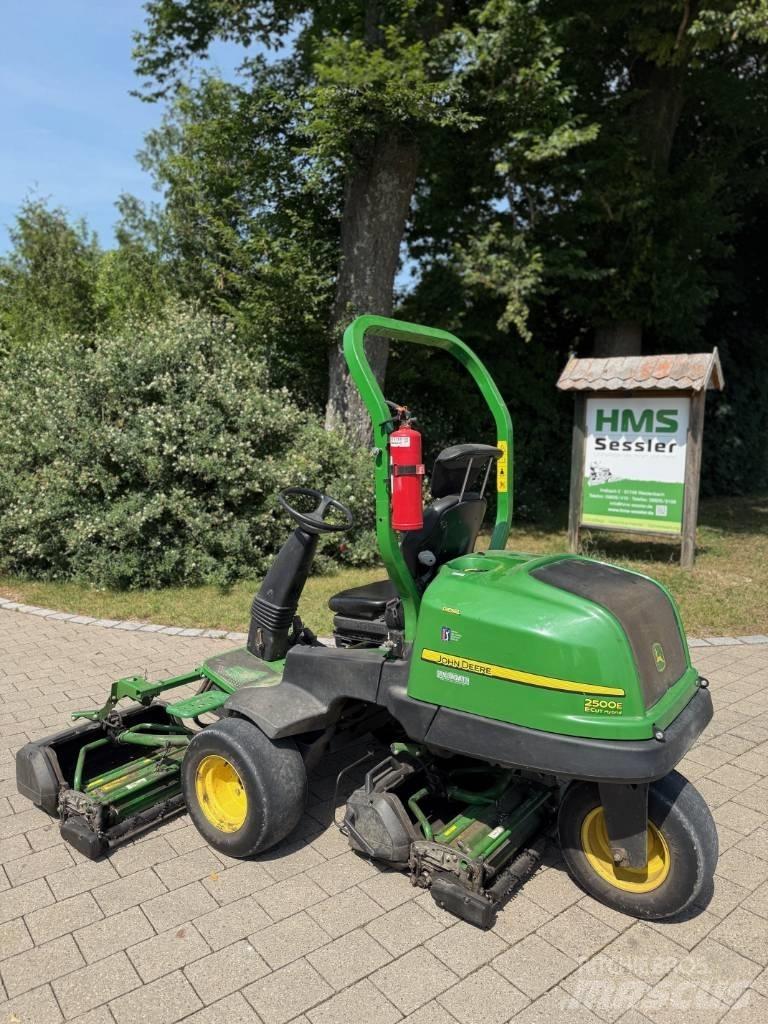 John Deere 2500 E 果岭剪草机