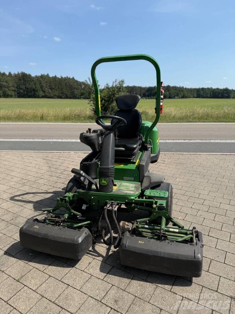 John Deere 2500 E 果岭剪草机