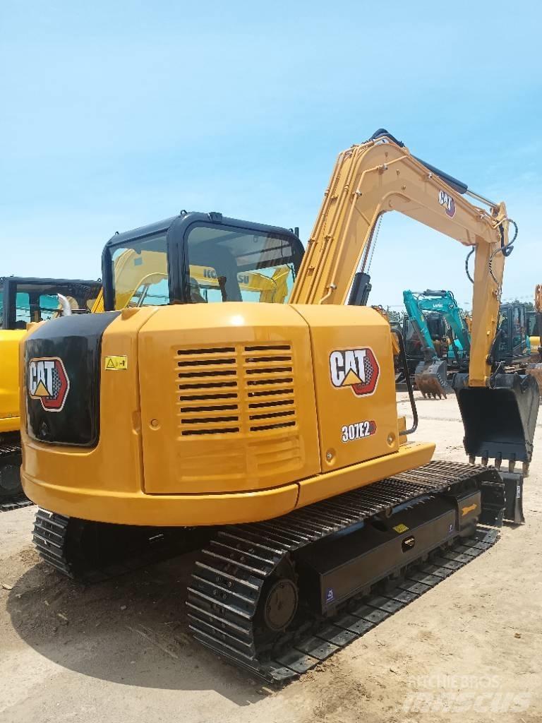 CAT 307E2 中型挖掘机