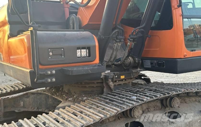 Doosan DX220 履带挖掘机