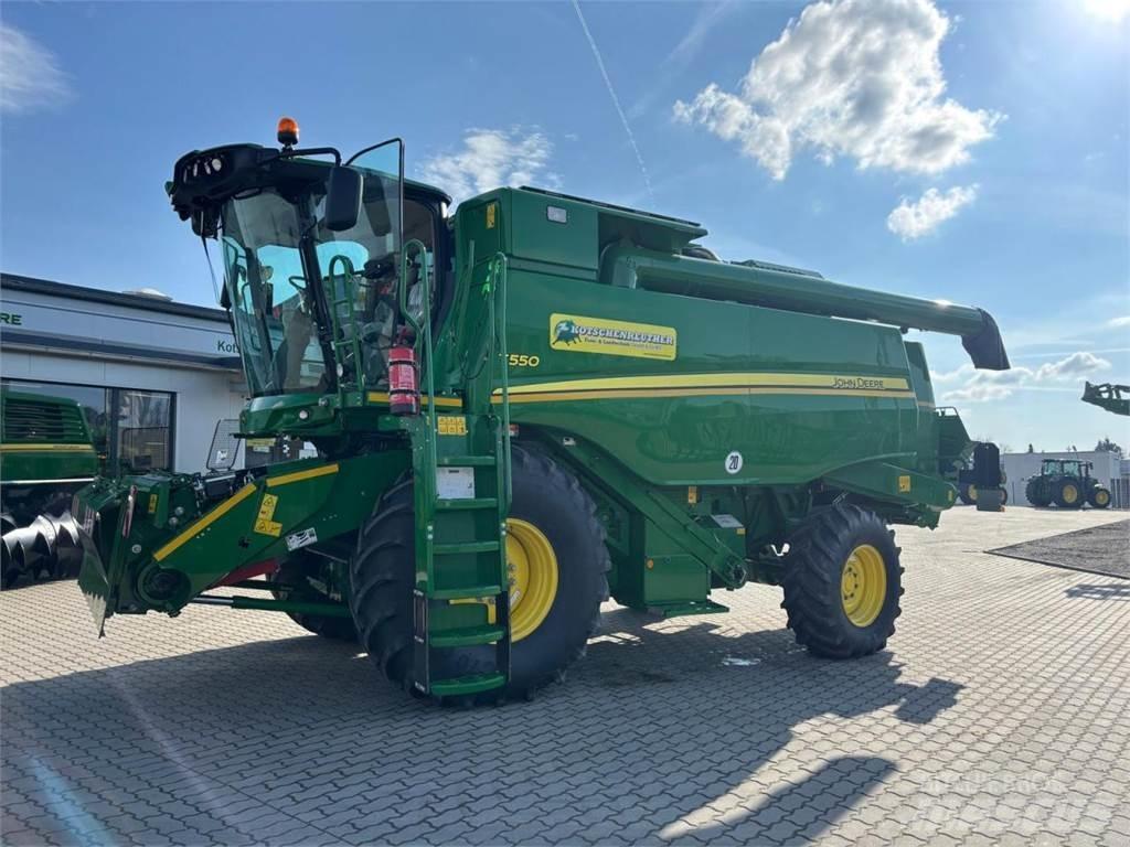 John Deere T550 联合收割机