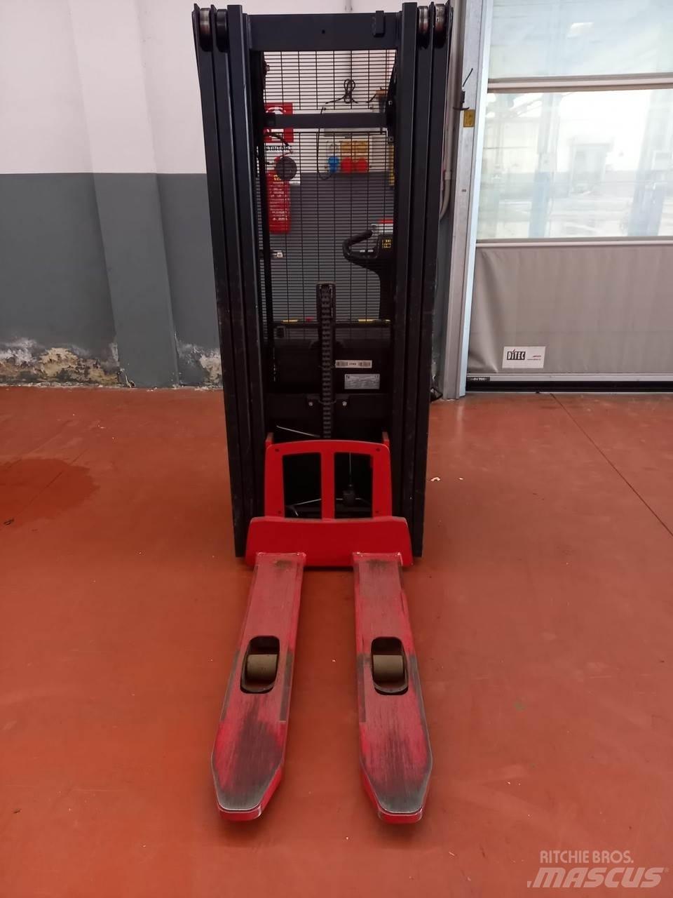 Hyster S1.2 手推堆垛车