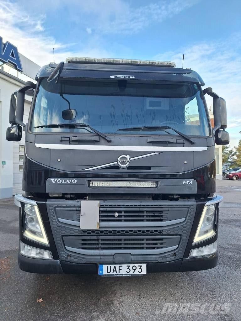 Volvo FM  6x2 起重车