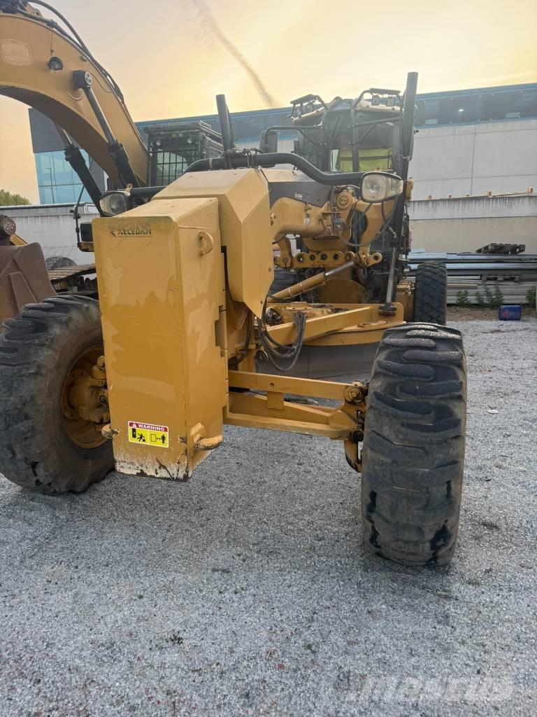 CAT 140 M 平地机/推土机