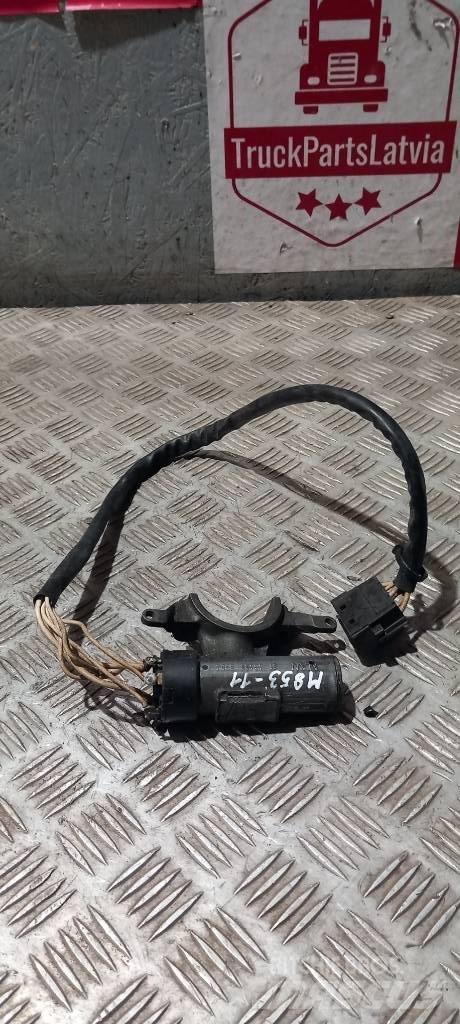 MAN TGA   81464336004 驾驶室与内部
