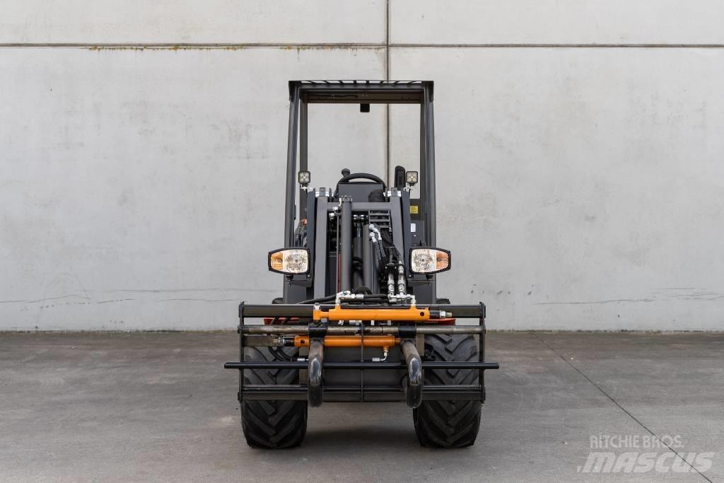 Cast 830D CARBON 小型装载机
