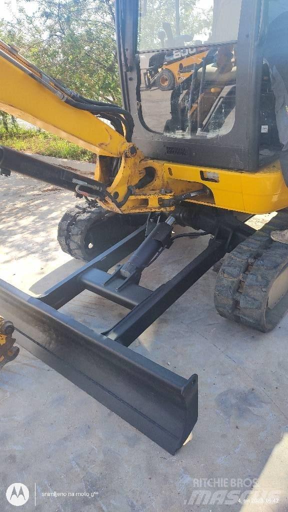 JCB 8035 ZTS 小型挖掘机