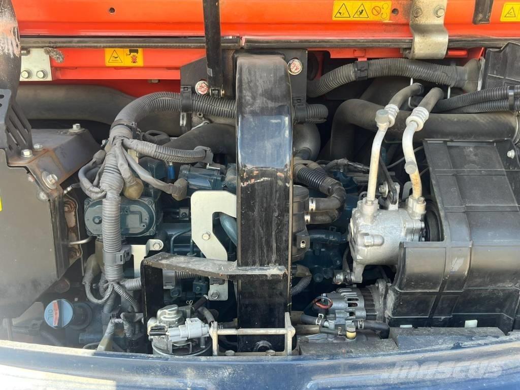 Kubota KX080 中型挖掘机