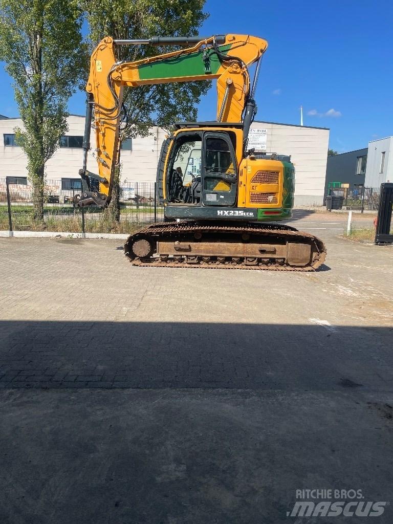Hyundai hx235 履带挖掘机